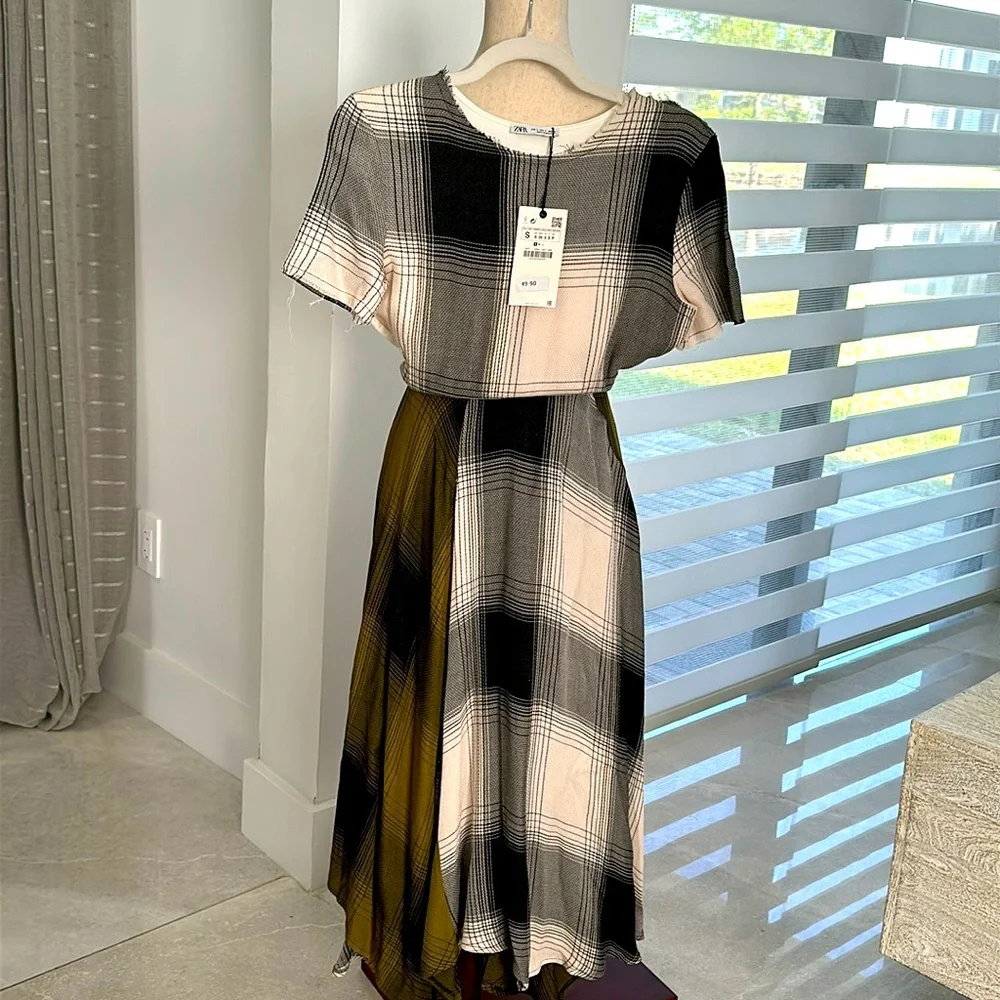 Zara woven midi short sleeve dress ivory/black/olive plaid New with tags small
